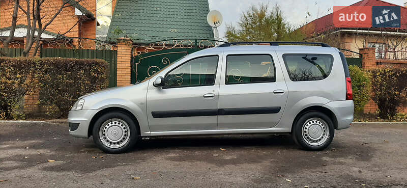 Седан Dacia Logan 2010 в Чернигове