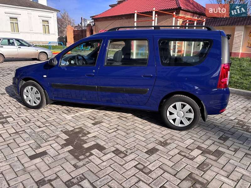 Седан Dacia Logan 2009 в Ромнах