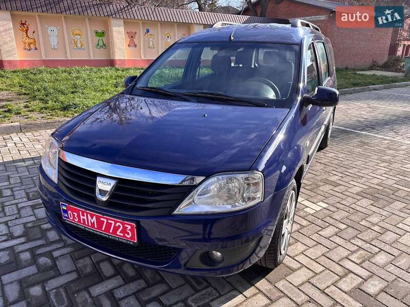 Седан Dacia Logan 2009 в Ромнах
