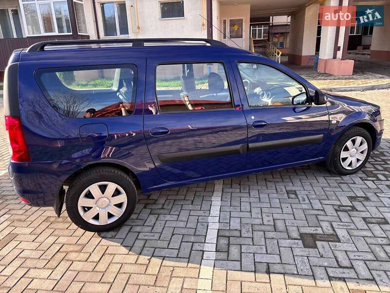 Седан Dacia Logan 2009 в Ромнах