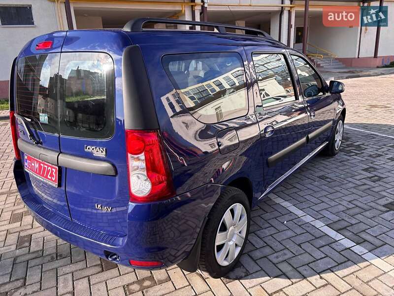 Седан Dacia Logan 2009 в Ромнах