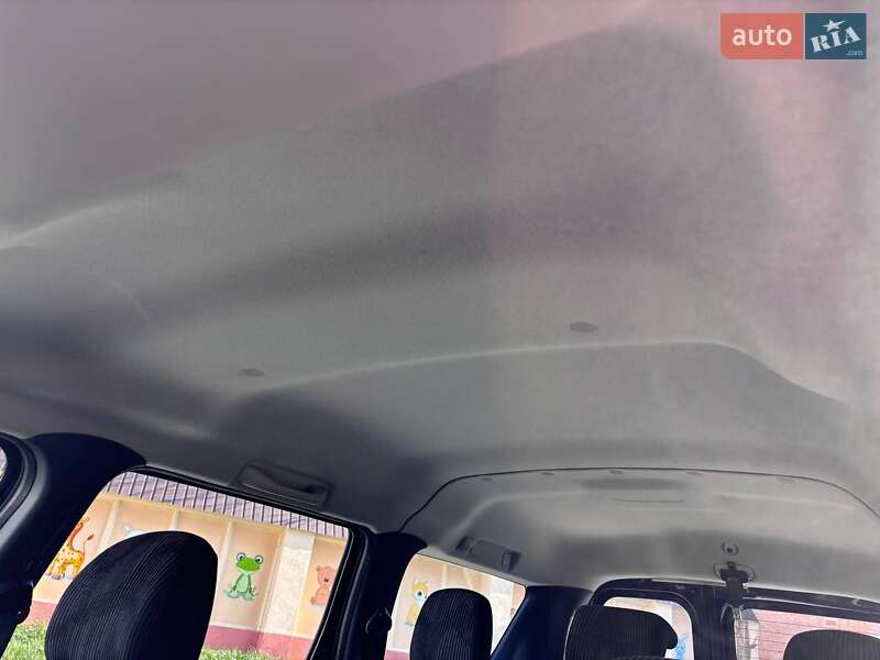 Седан Dacia Logan 2009 в Ромнах