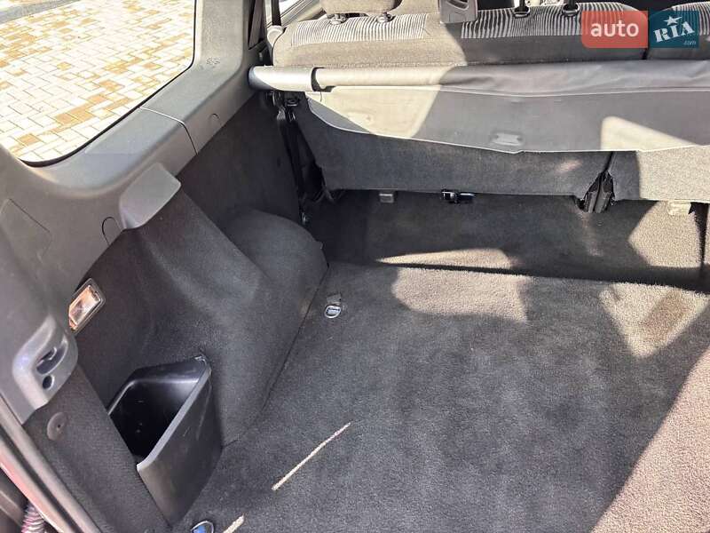 Седан Dacia Logan 2009 в Ромнах