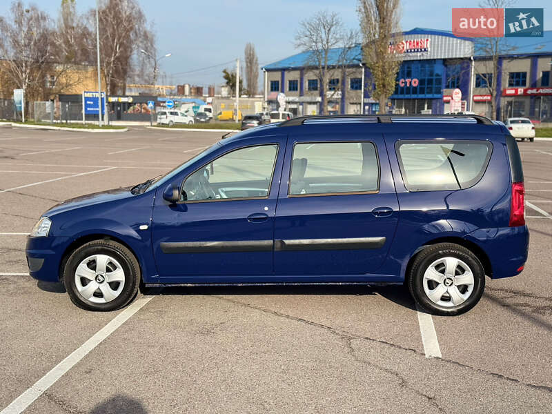 Седан Dacia Logan 2009 в Киеве