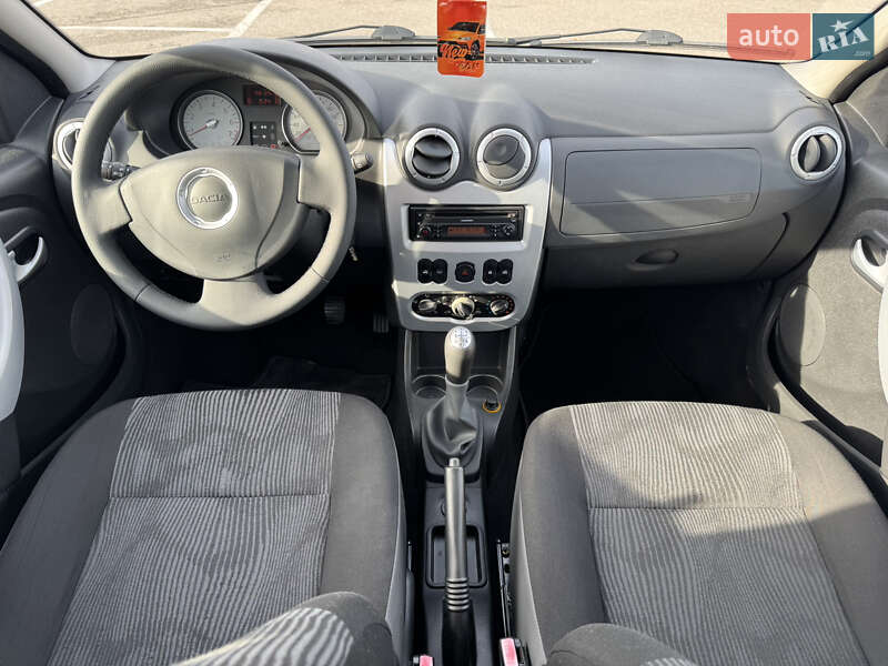 Седан Dacia Logan 2009 в Киеве