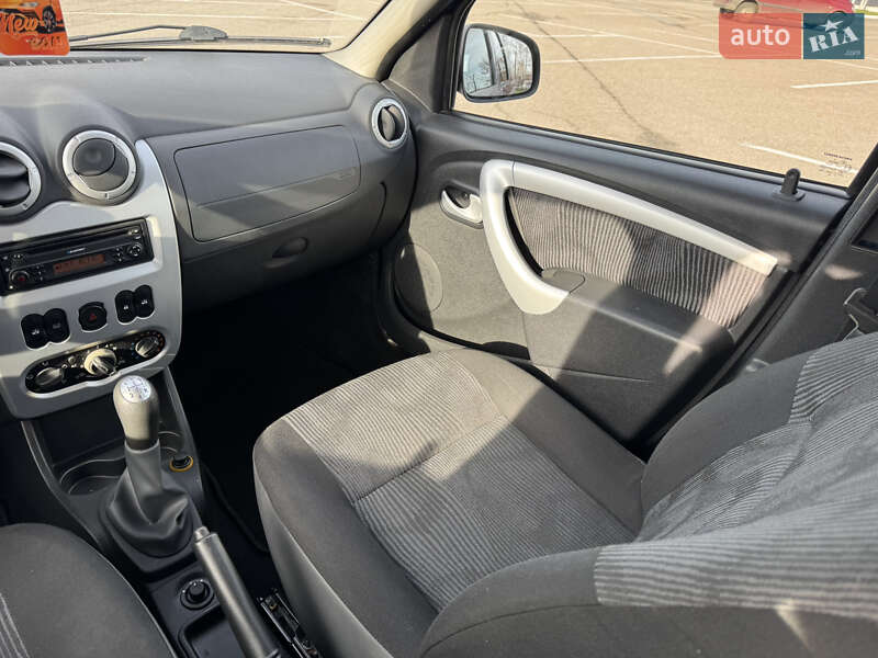 Седан Dacia Logan 2009 в Киеве