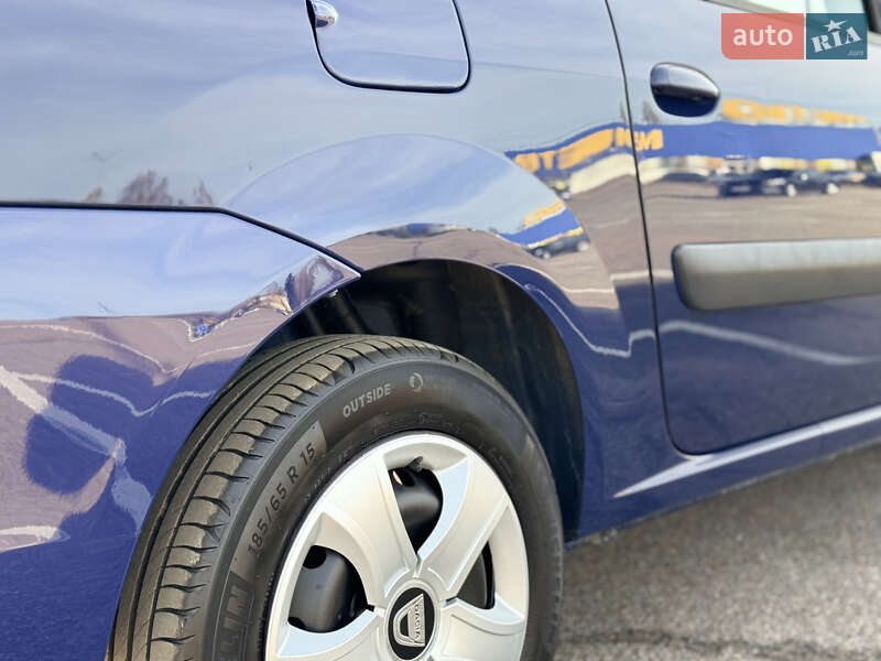 Седан Dacia Logan 2009 в Киеве