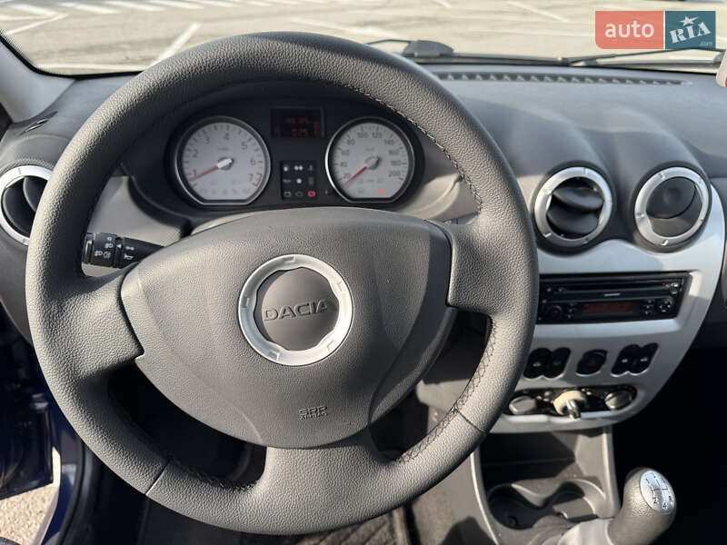 Седан Dacia Logan 2009 в Киеве