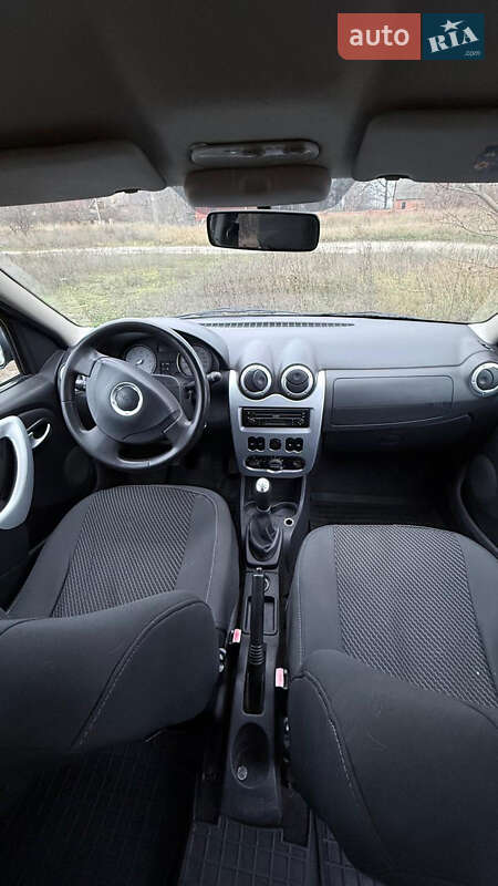 Седан Dacia Logan 2009 в Полтаве