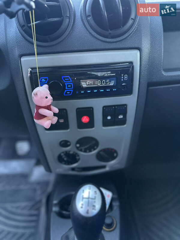 Седан Dacia Logan 2006 в Днепре