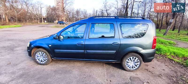 Седан Dacia Logan 2012 в Кривом Роге