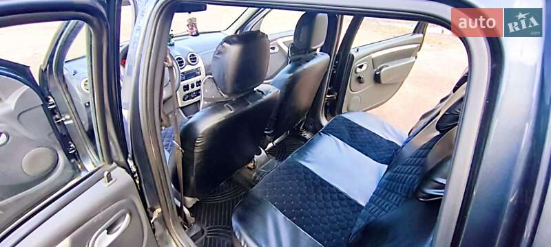 Седан Dacia Logan 2012 в Кривом Роге