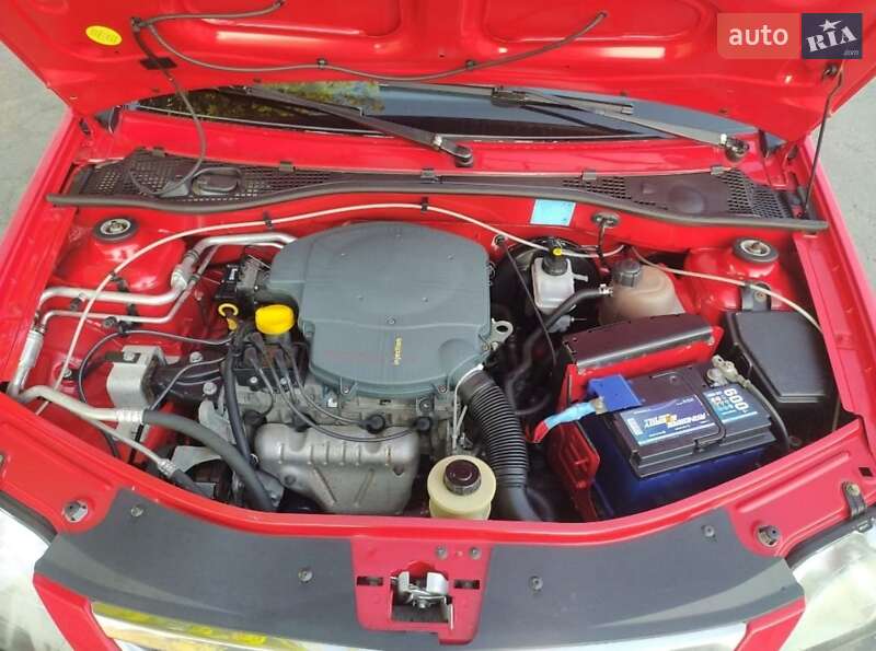 Седан Dacia Logan 2006 в Остроге