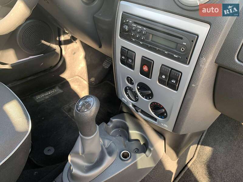 Седан Dacia Logan 2011 в Могилев-Подольске