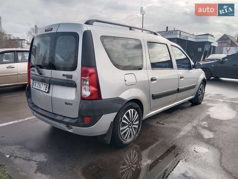 Седан Dacia Logan 2008 в Киеве