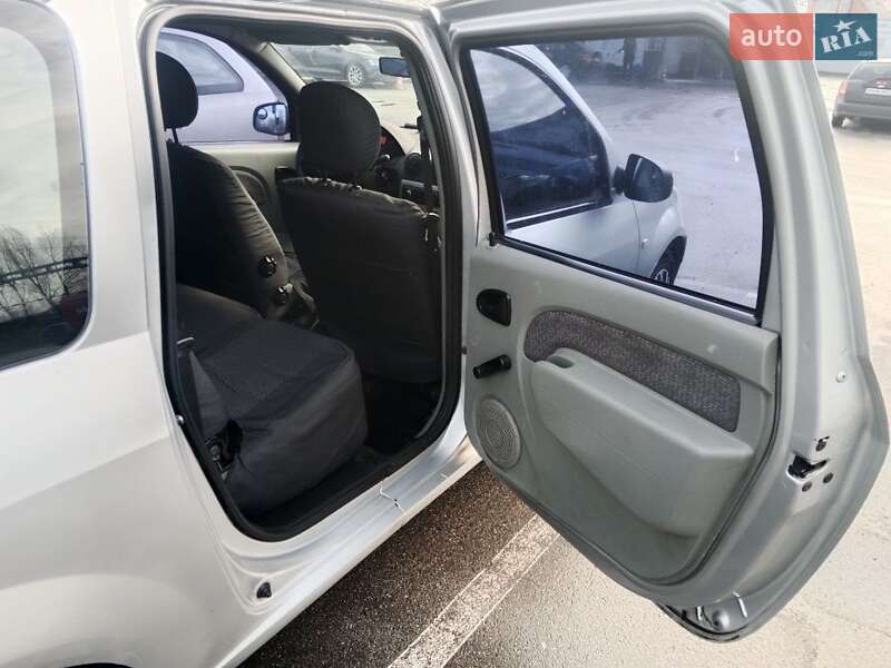 Седан Dacia Logan 2008 в Киеве