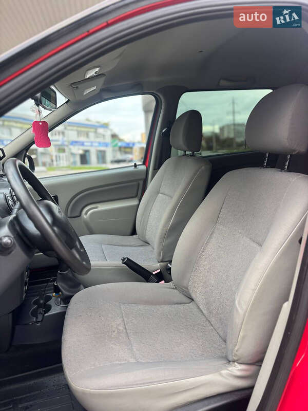 Седан Dacia Logan 2009 в Хмельницькому