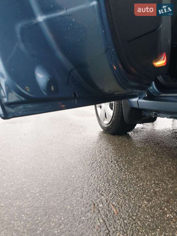 Седан Dacia Logan 2008 в Бучі