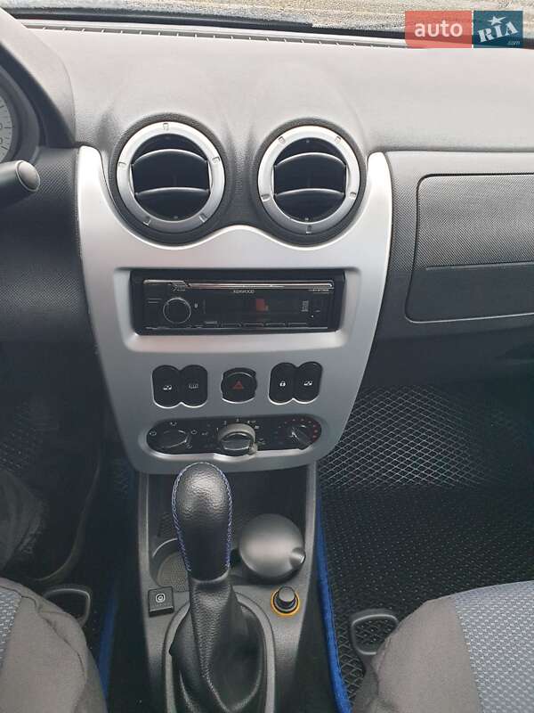 Седан Dacia Logan 2008 в Бучі