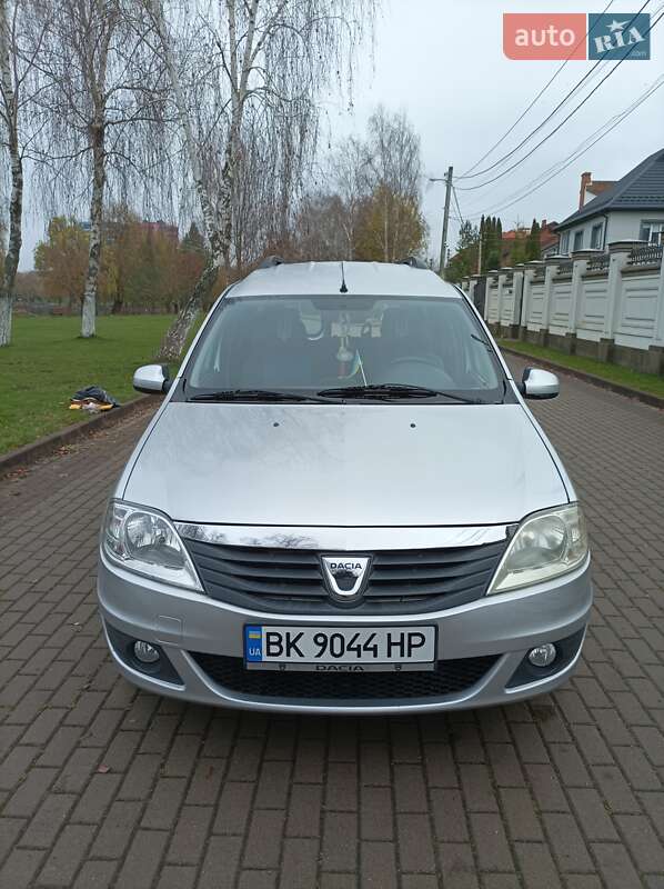 Седан Dacia Logan 2012 в Ровно