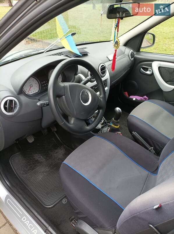 Седан Dacia Logan 2012 в Ровно