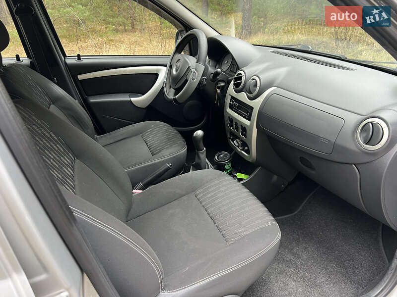 Седан Dacia Logan 2011 в Ковеле