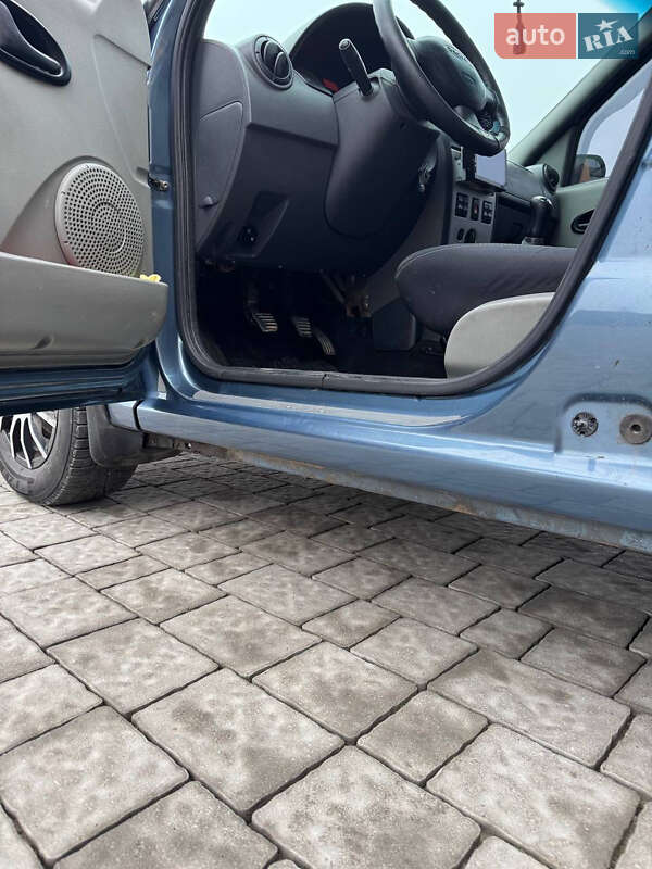 Седан Dacia Logan 2009 в Тернополе
