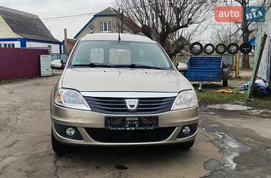 Седан Dacia Logan 2010 в Семеновке
