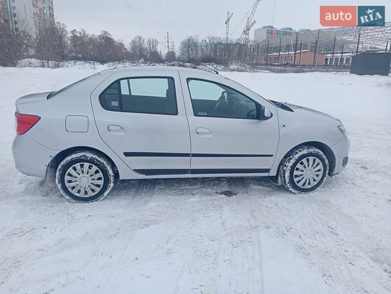 Седан Dacia Logan 2013 в Чернигове