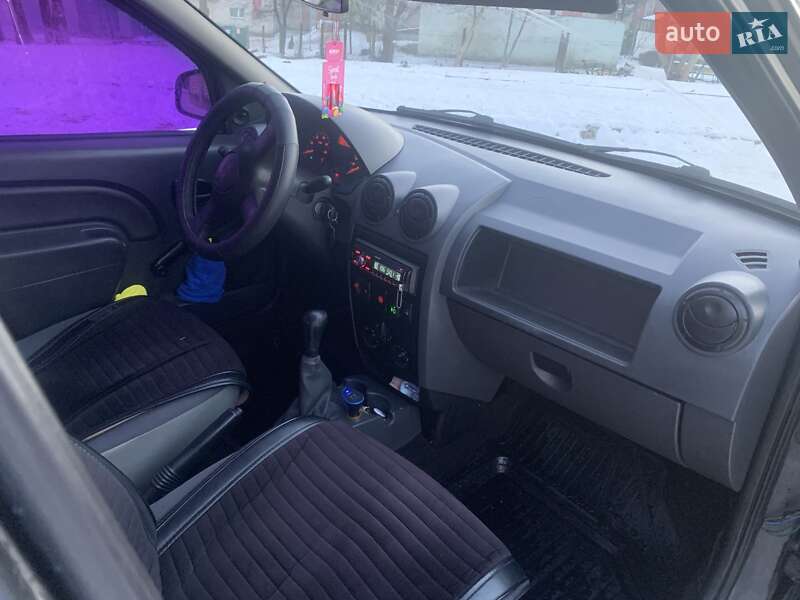 Седан Dacia Logan 2008 в Золочеве