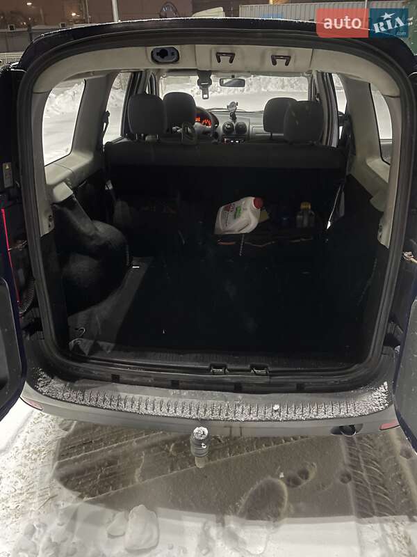 Седан Dacia Logan 2009 в Києві