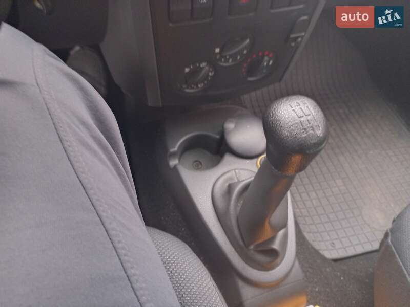 Седан Dacia Logan 2006 в Днепре фото 10 Седан Dacia Logan 2006 в Днепре