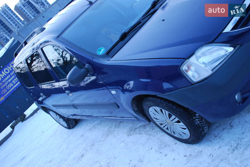 Седан Dacia Logan 2007 в Львові