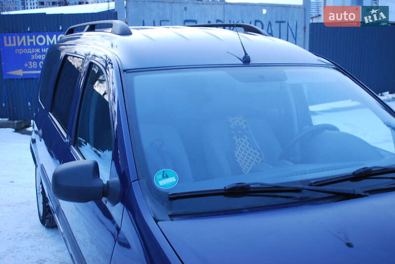 Седан Dacia Logan 2007 в Львові