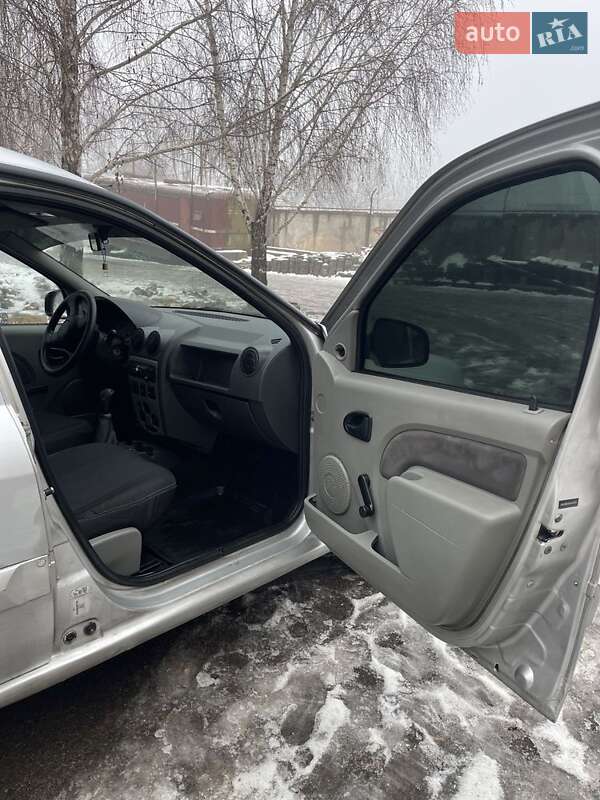 Седан Dacia Logan 2007 в Кривом Роге