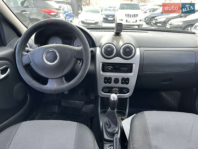 Седан Dacia Logan 2011 в Каменском