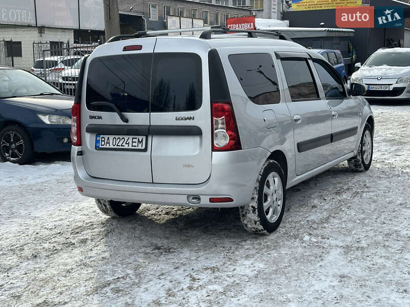 Седан Dacia Logan 2011 в Каменском