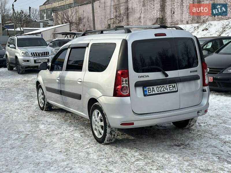 Седан Dacia Logan 2011 в Каменском