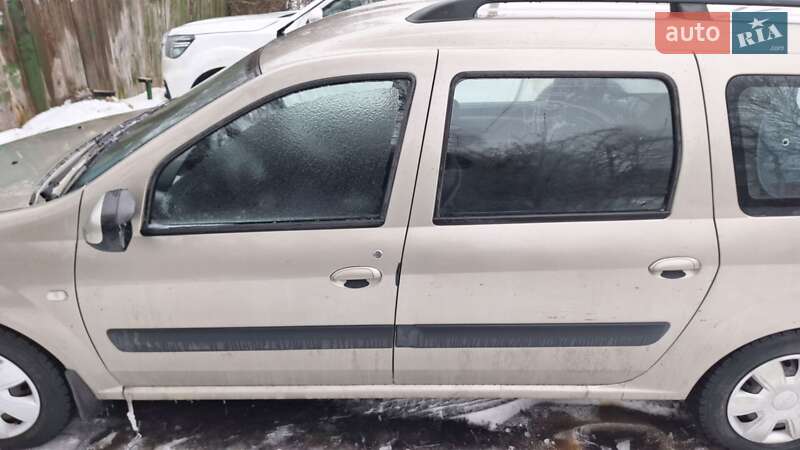 Седан Dacia Logan 2009 в Валках