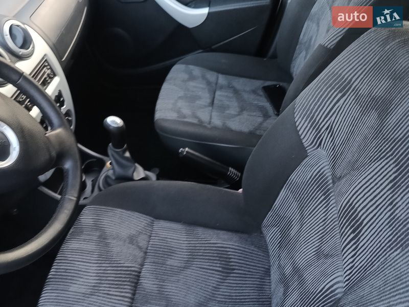 Седан Dacia Logan 2010 в Стебльові фото 8 Седан Dacia Logan 2010 в Стебльові