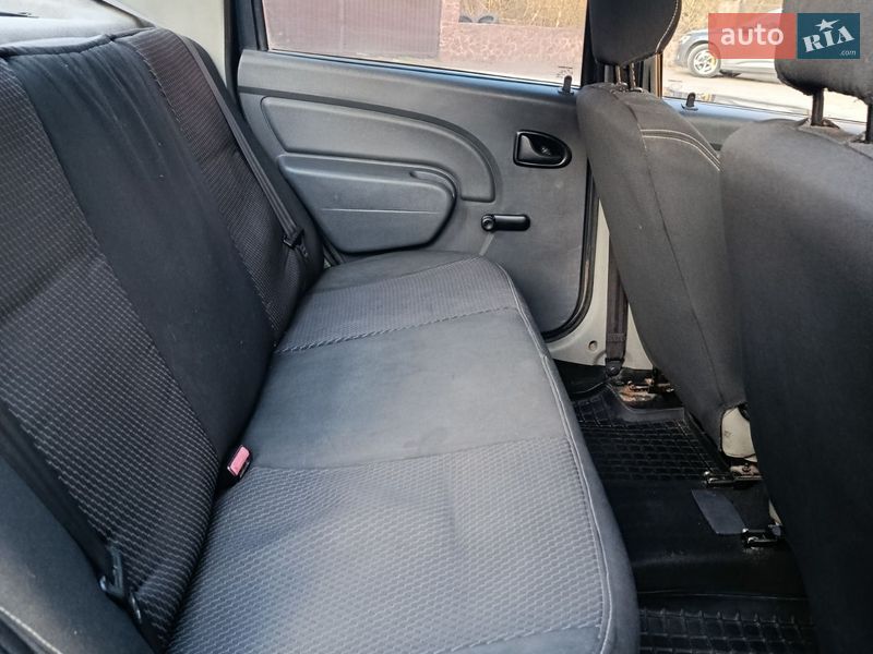 Седан Dacia Logan 2007 в Києві