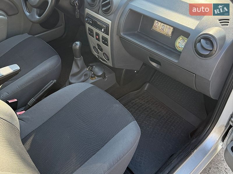 Седан Dacia Logan 2007 в Киеве