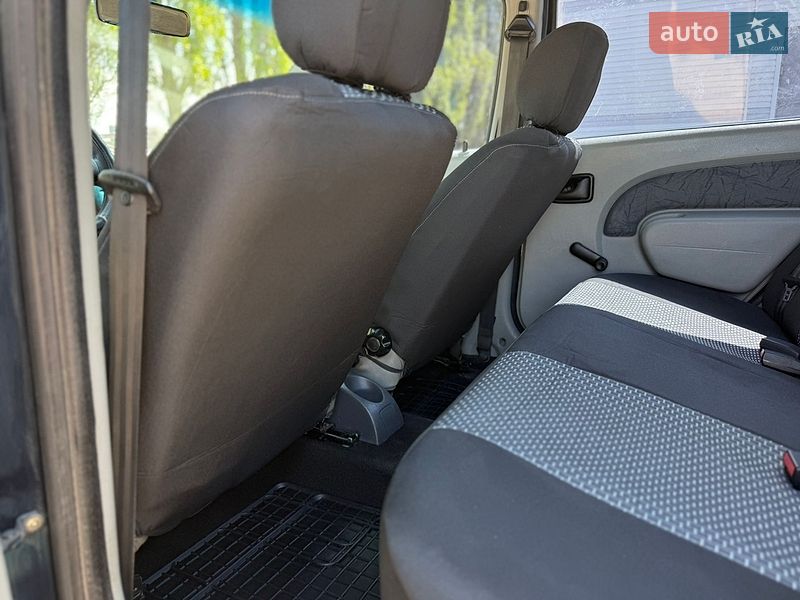 Седан Dacia Logan 2006 в Киеве