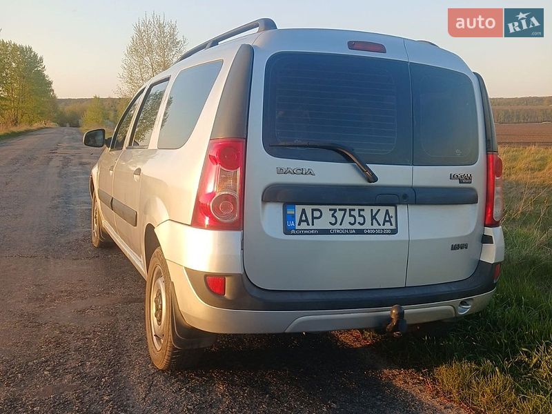 Седан Dacia Logan 2008 в Гадяче