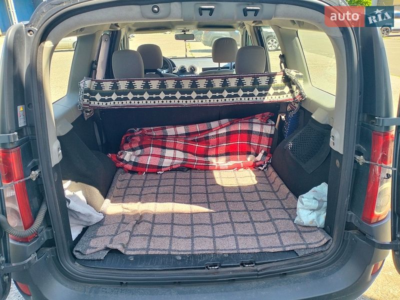 Седан Dacia Logan 2008 в Києві