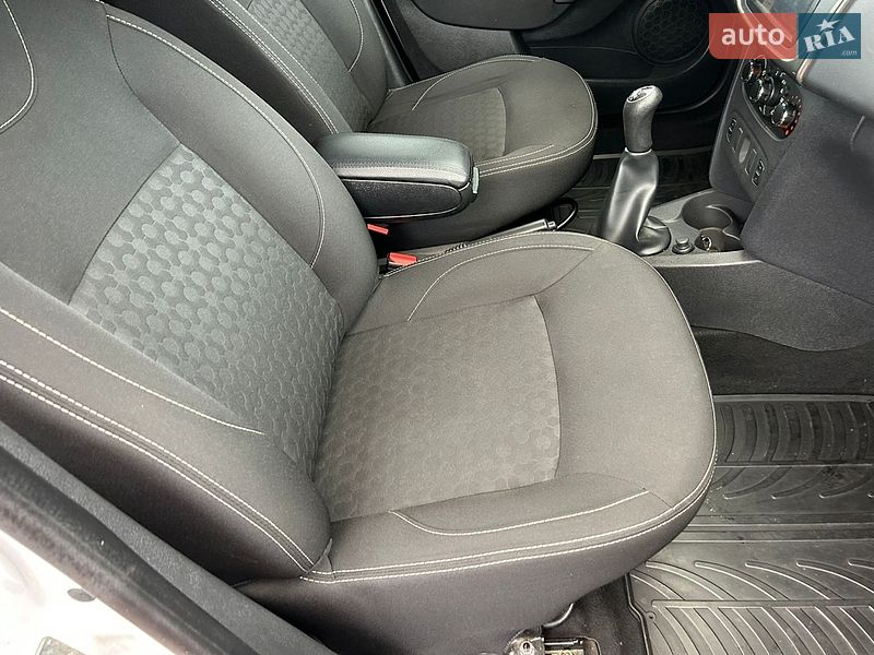 Седан Dacia Logan 2015 в Белой Церкви