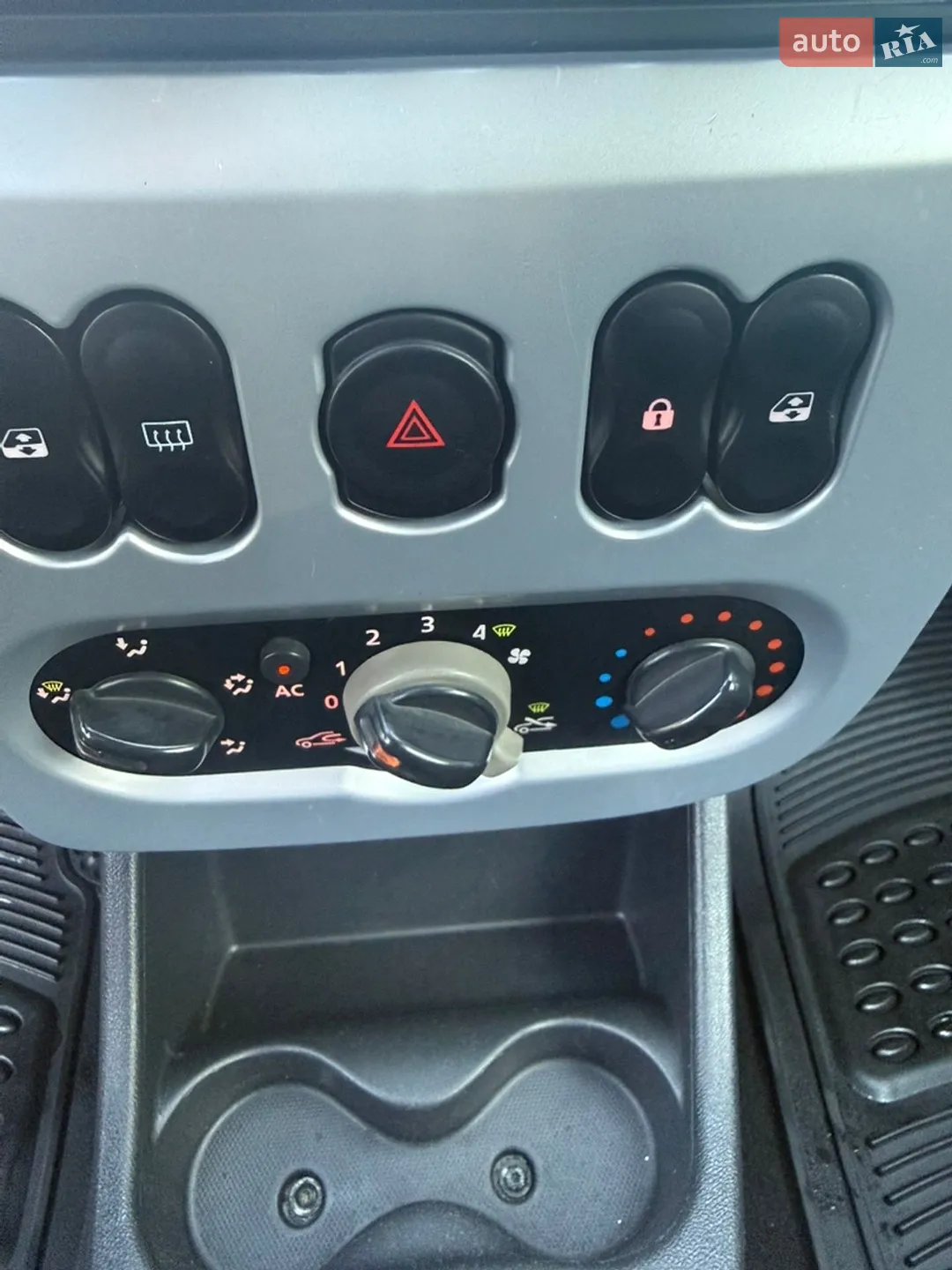 2010 Dacia Logan - мініатюра 24