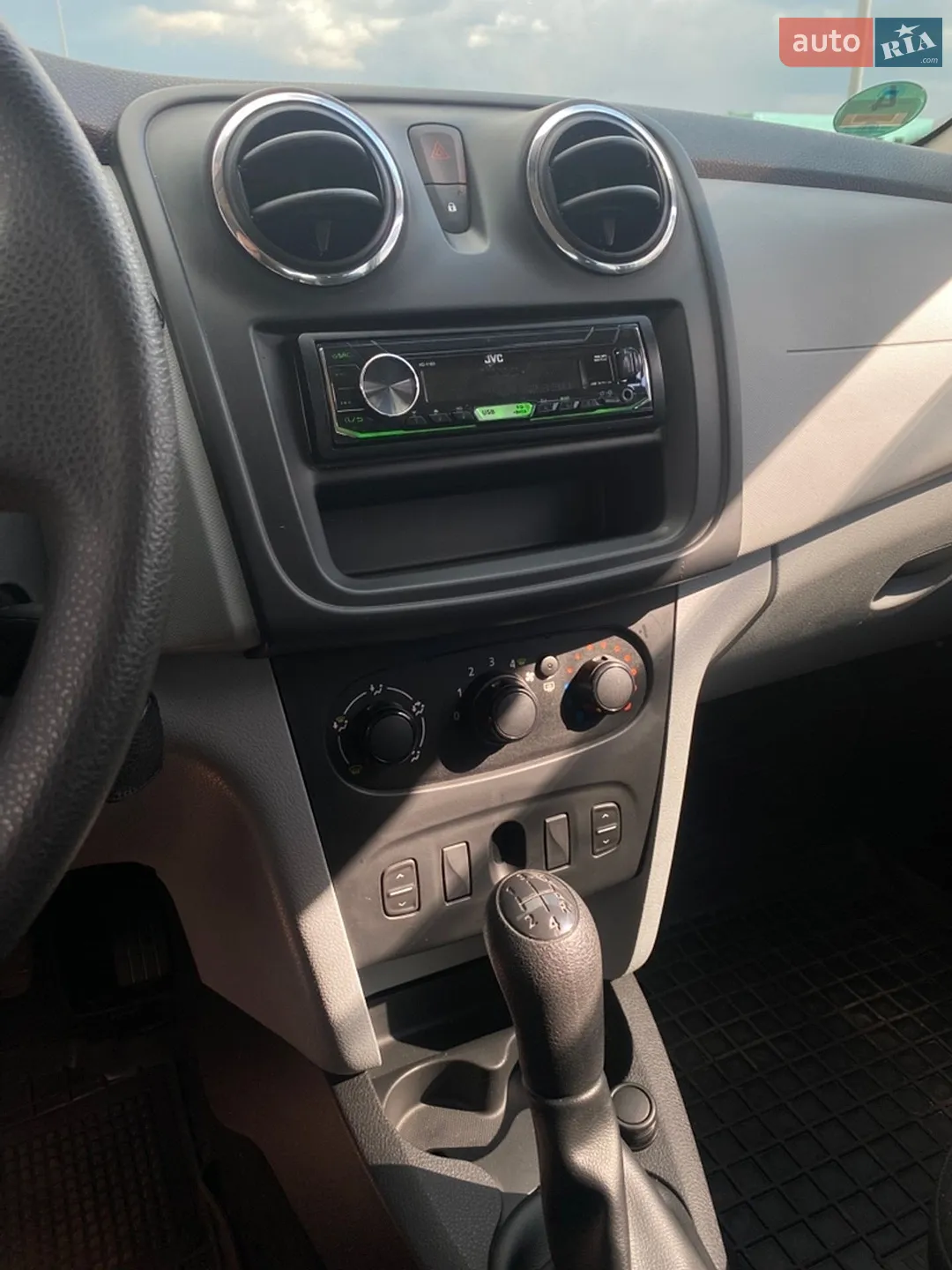2014 Dacia Logan - мініатюра 8