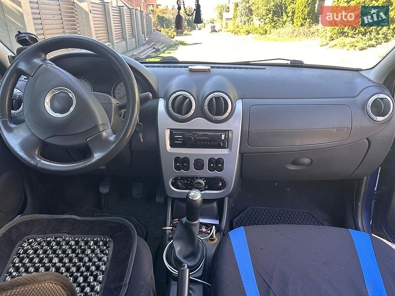 Седан Dacia Logan 2009 в Києві