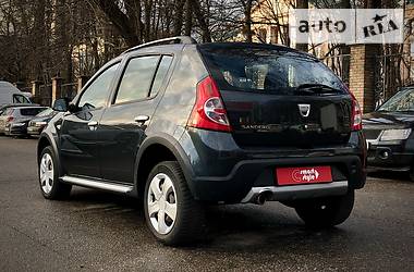 Позашляховик / Кросовер Dacia Sandero StepWay 2010 в 